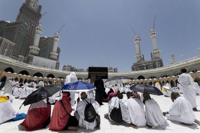 Image MENJEMPUT RIDHO DI BAWAH TERIK BAITULLAH: PANDUAN MENJAGA FISIK Dan SPIRITUAL SAAT UMROH MUSIM PANAS EKSTREM News