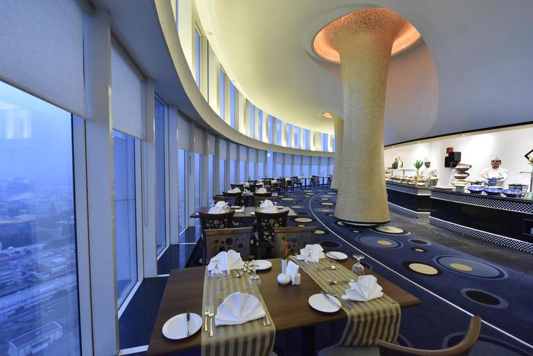 Image MENIKMATI ELEGANSI TAK BERTEPI DI RESTO REVOLVING AWALIV HOTEL News