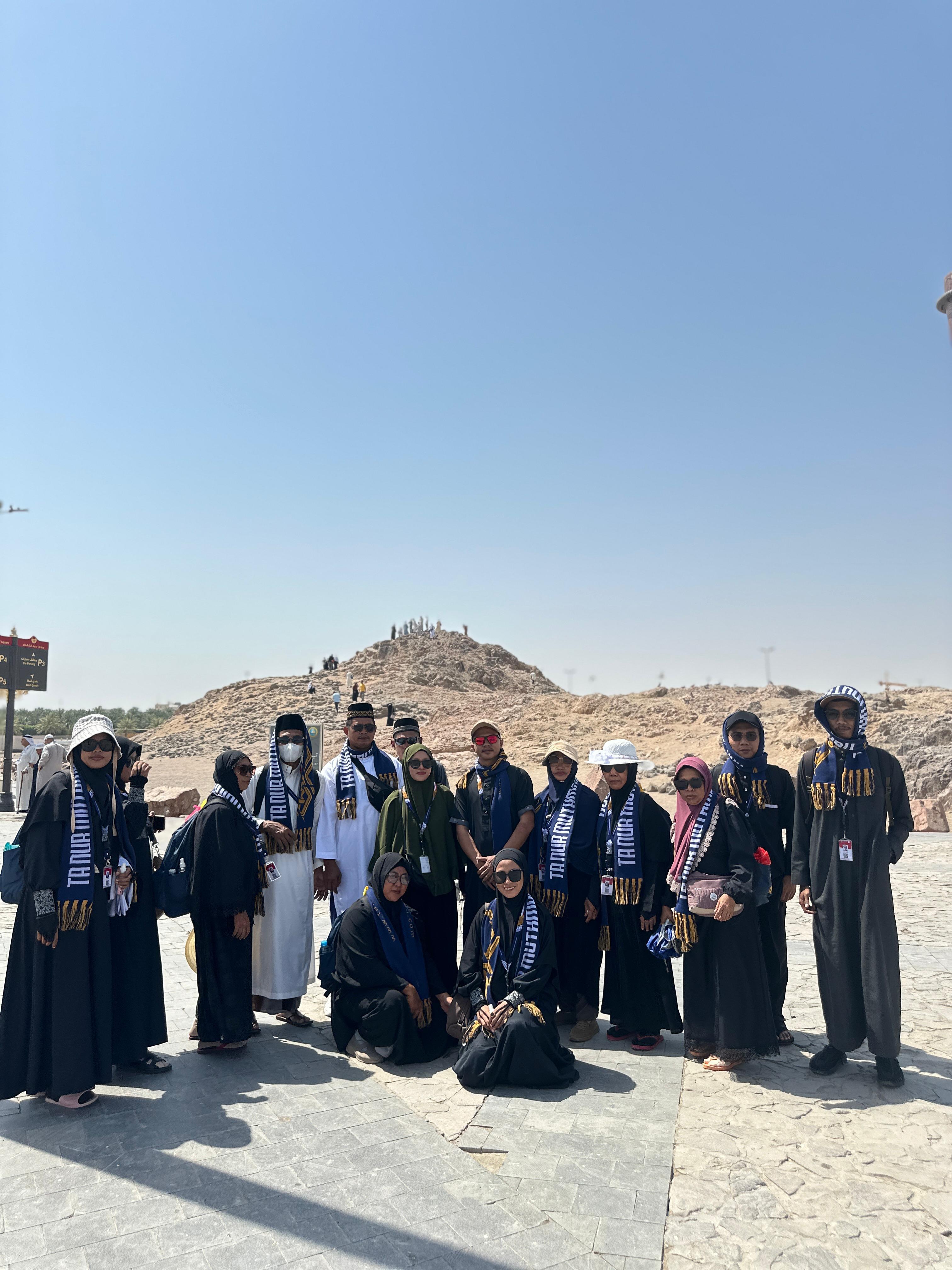 Image MENGUNJUNGI GUNUNG SURGA, JABAL UHUD DI MADINAH News